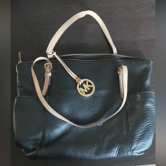 MK purse - Picture 2 of 4